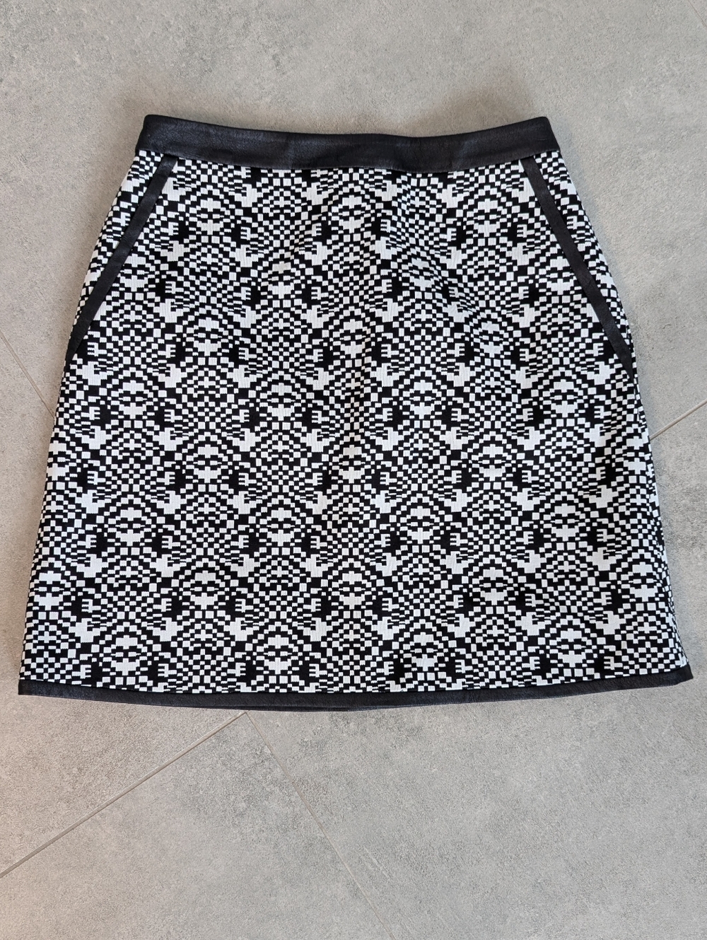 Karen Millen Mini Skirt Black White Pattern Leather Trim Size 2